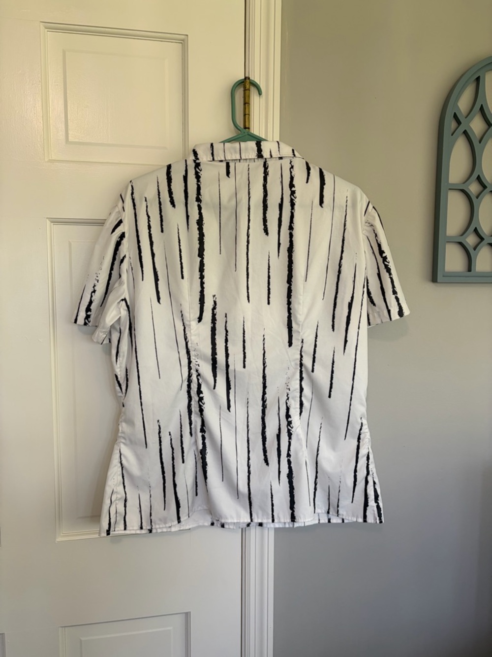 Women's White Short-Sleeve Button-Down Shirt with Black Stripe Print - Picture 3 of 3